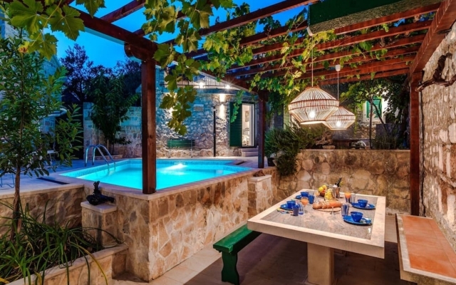Holiday house Vjerocka - with pool : Donji Humac, Island Brac