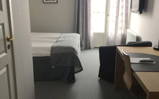 Adels Lågprishotell