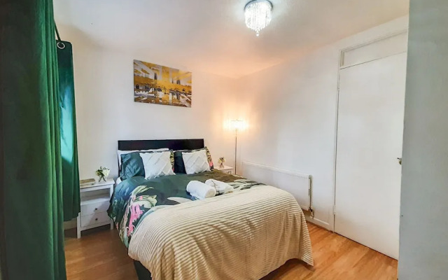 I Luv London Too! 1bed Stunnin Home Sleeps 3!