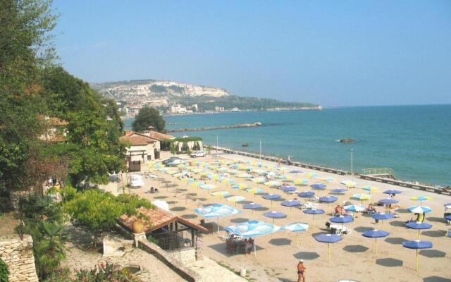 Lotos Hotel