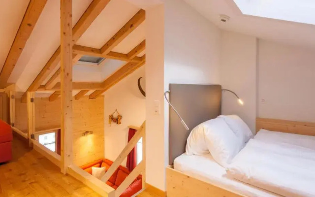 Julen Wendelin, Hotel Touring