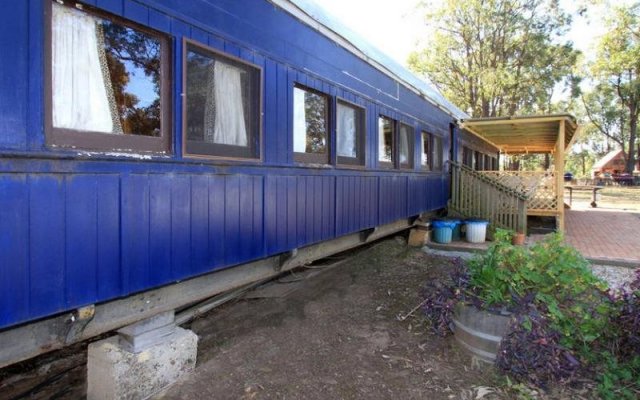 Krinklewood Cottage and Train Carriages