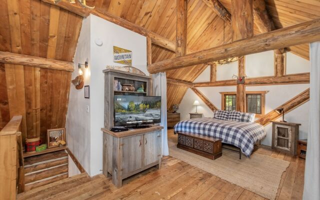 Guten Cabin 3 Bedroom Home by NW Comfy Cabins by RedAwning