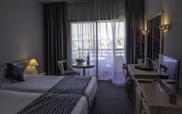 Palm Beach Hotel & Bungalows