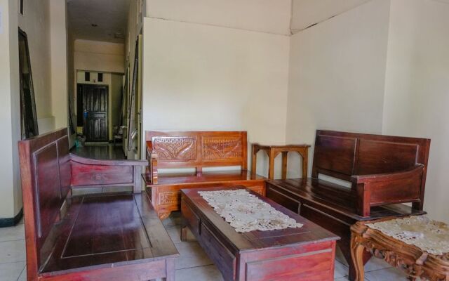 SPOT ON 1710 Sawojajar Inn