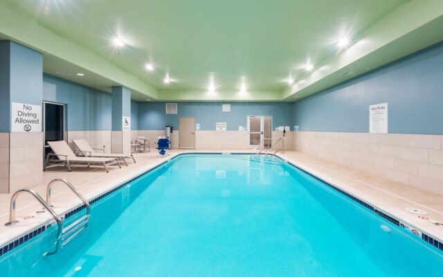 Holiday Inn Express & Suites St. Louis - Chesterfield by IHG