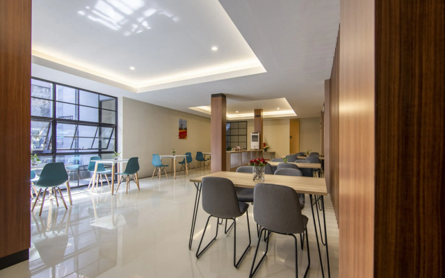 RedDoorz Plus near Ronggowarsito Museum Semarang