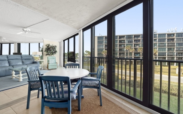 9902capquarter218cqnco - Captains Quarters 218