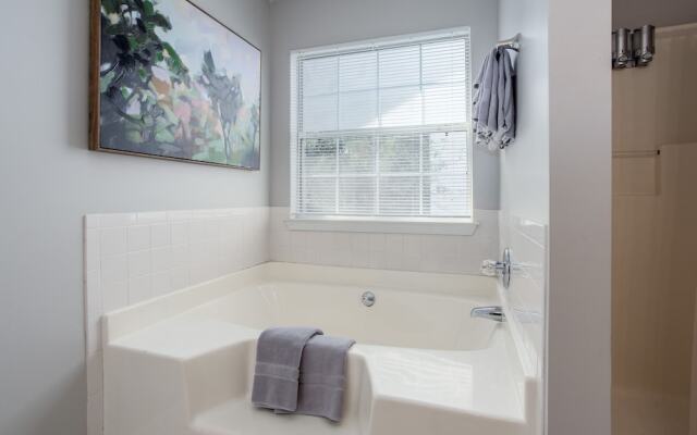 Basketball Court Cozy 3 BR in Decatur