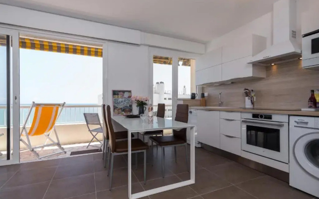 GORGEOUS APT with TERRACE, ELEVATOR, AC, FREE PARKING