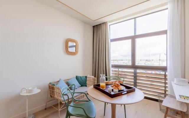 LES SUITES DU PORT by Le Saint Ferdinand