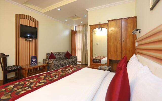 OYO 4889 Hotel Moon 2