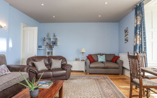 Gadlys House - Waters Edge