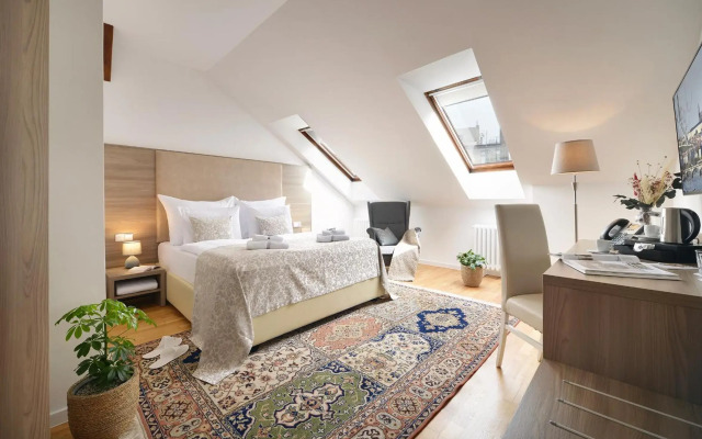 Old Town Residence by Little King