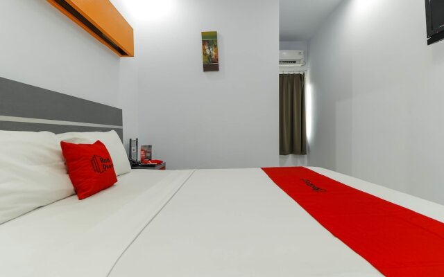 RedDoorz near Manado Town Square