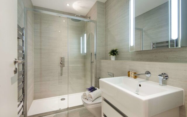 Bright Baker Street Apartment - AZS