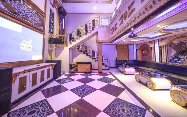 New Hollywood Hotel