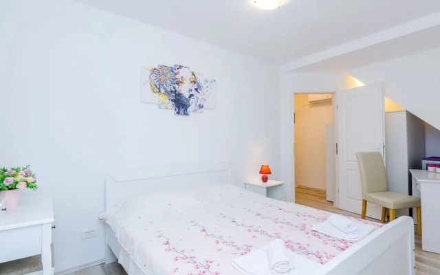 Apartment Little Star II - Two-bedroom Apartment With City View