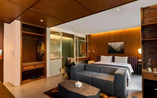 The House Tour Hotel with The Potting Shed