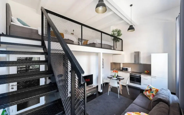 Charming loft-studio apart with parking