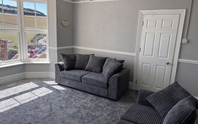 Sea View Hotel - Sandpebbles