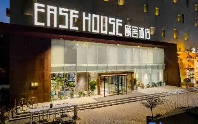 Ease House Hotel