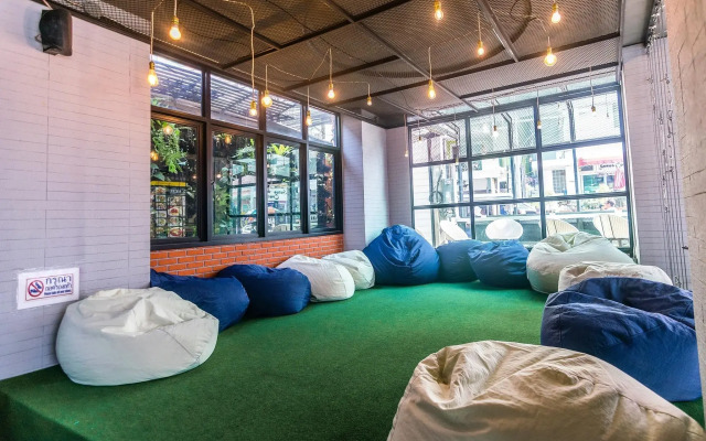 18 Coins Budget Hotel