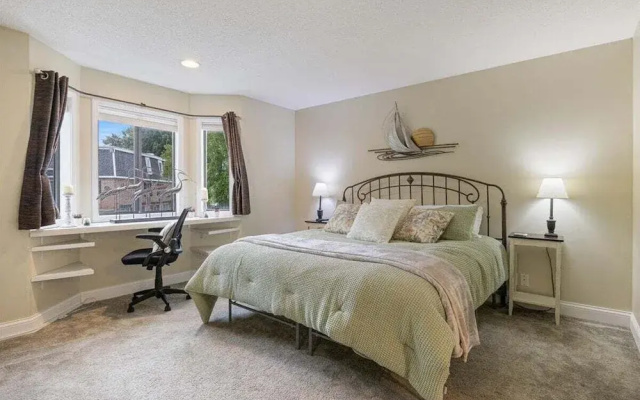 Lakefront Osage Beach Condo + Workspace w/ Pool Views