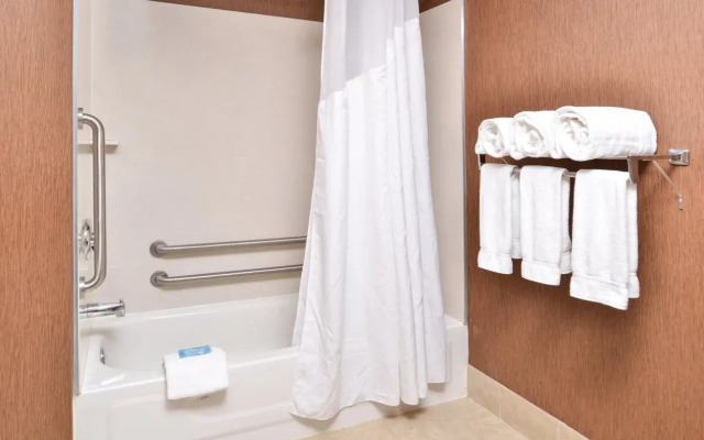 Holiday Inn Express Lewisburg/New Columbia by IHG