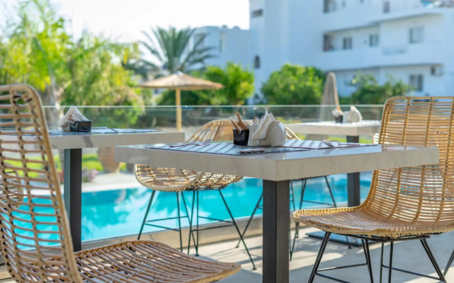 Kouros Home Hotel