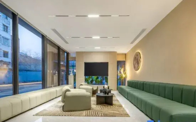 LeFull Apart‘Hotel