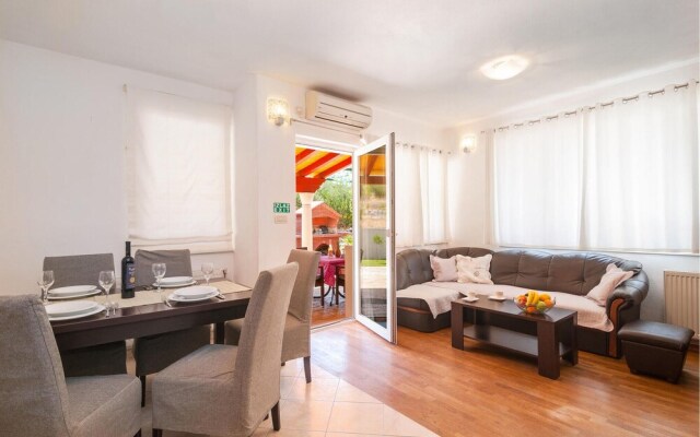 Beautiful Apartment in Supetar With 2 Bedrooms and Wifi