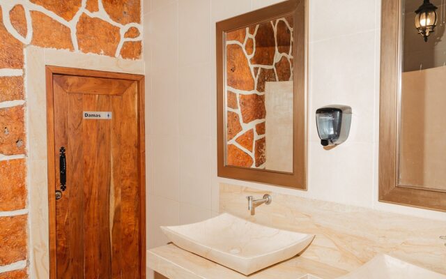 hotel y hostal nojoch che