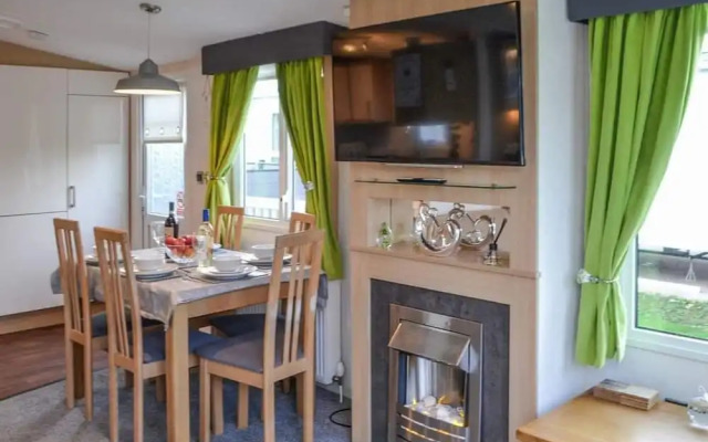 Apple Tree Lodge, Hot Tub, 3 Bedroom, 2 Bars