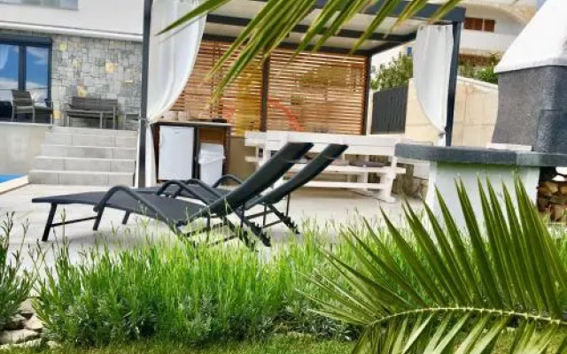 Five Bedroom Holiday Home In Kornic