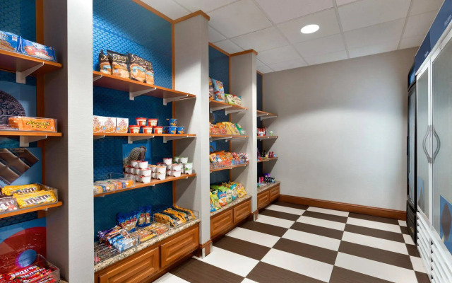 Hampton Inn & Suites Manchester-Bedford