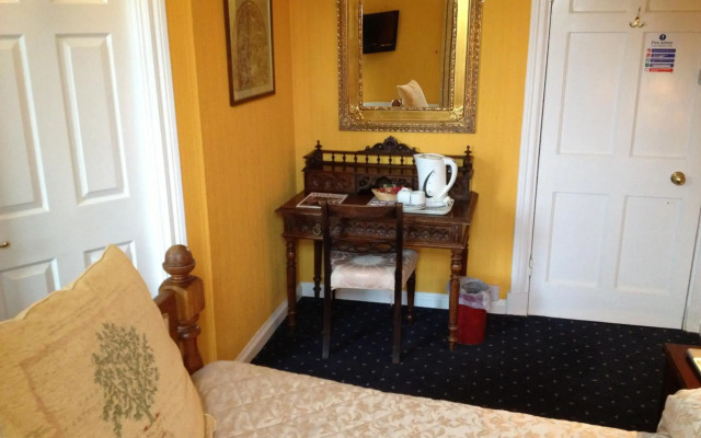 Ty Newydd Country Hotel