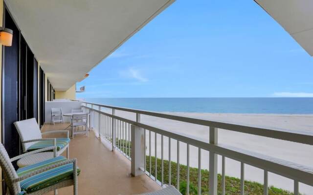 Modern 11th Floor Beachfront Condo With Views/pool