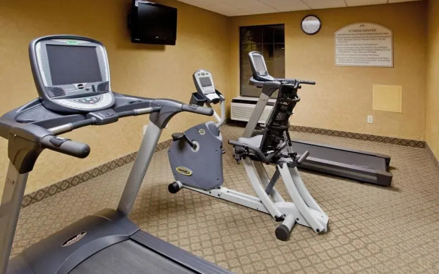 Days Inn & Suites South Boston