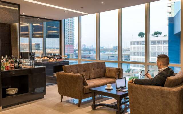 Radisson Blu Hotel, Dubai Canal View Hotel