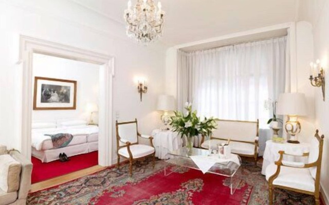 Opera Hotel