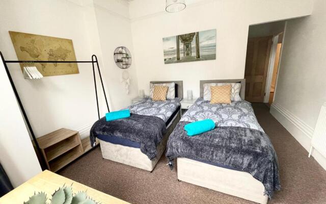 Great family flat just 10 mins walk to beach