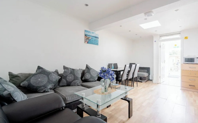 North Avenue Guest House Ltd, Heathrow Airport-Free Parking