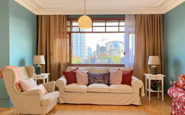 MISSAFIR Spacious Duplex Flat near Bagdat Street