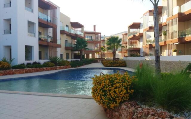 Apartment with 2 bedrooms in Portimao with shared pool terrace and WiFi 5 km from the beach