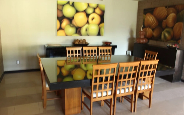 Beautiful House With Lake View