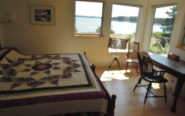 Oak Point Cottage - Three Bedroom Home