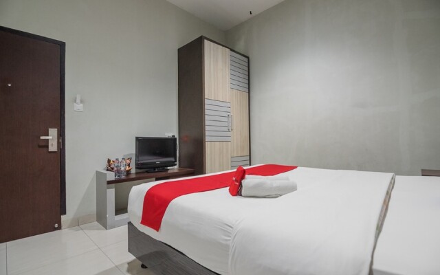 RedDoorz Plus near Simpang Rimbo Jambi