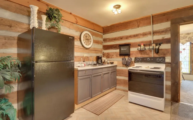 Riverfront Couple's Retreat in Smoky Mountains!