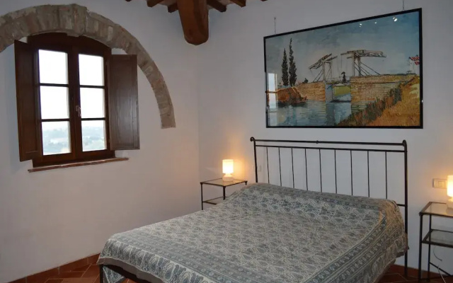 Apartment With Private Garden in Tuscany